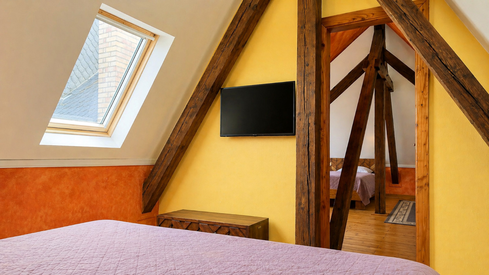 DG Villa Schlafzimmer Blick ins Hauptzimmer