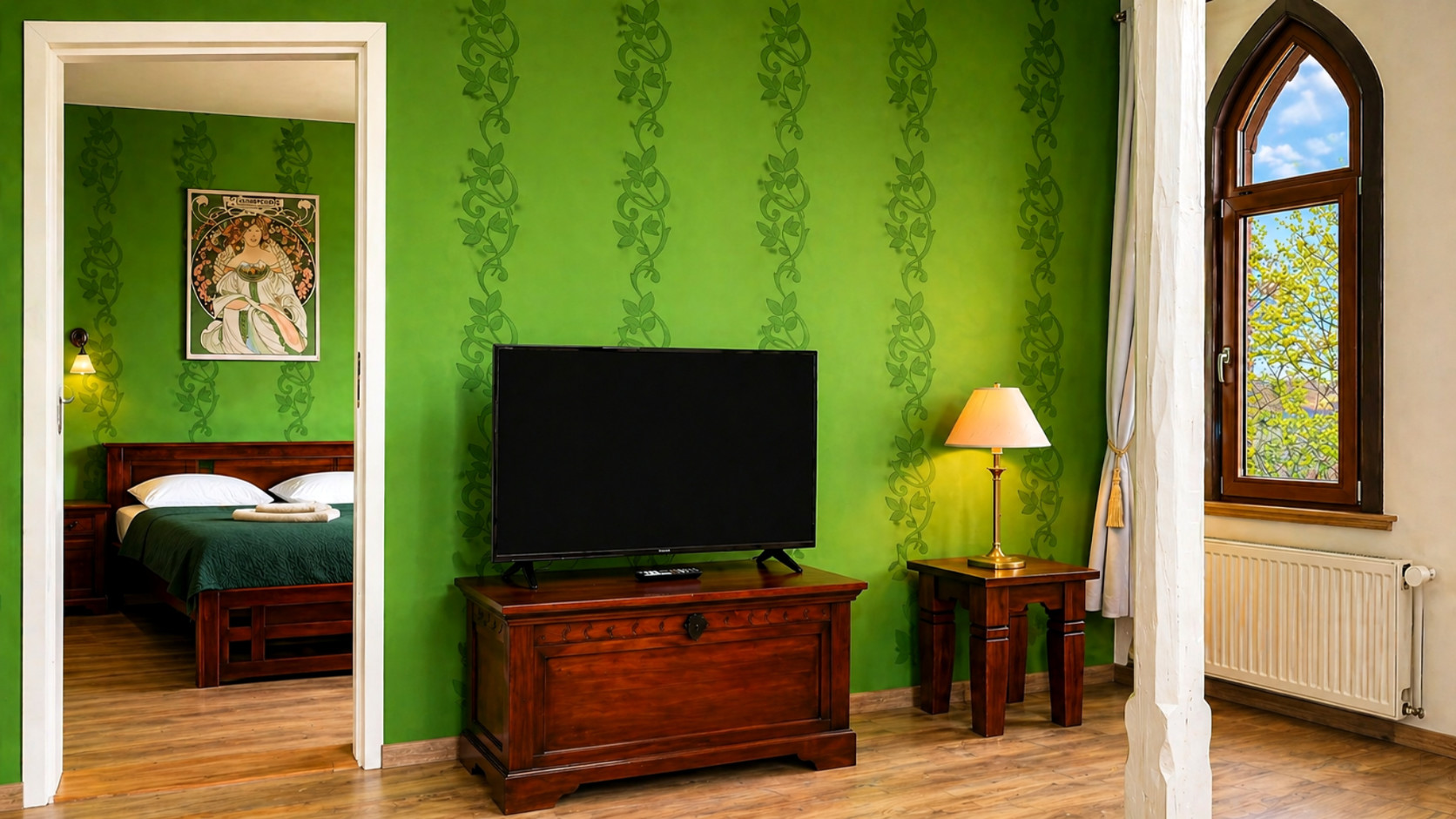 Zi 37 Nebenzimmer Blick ins Schlafzimmer